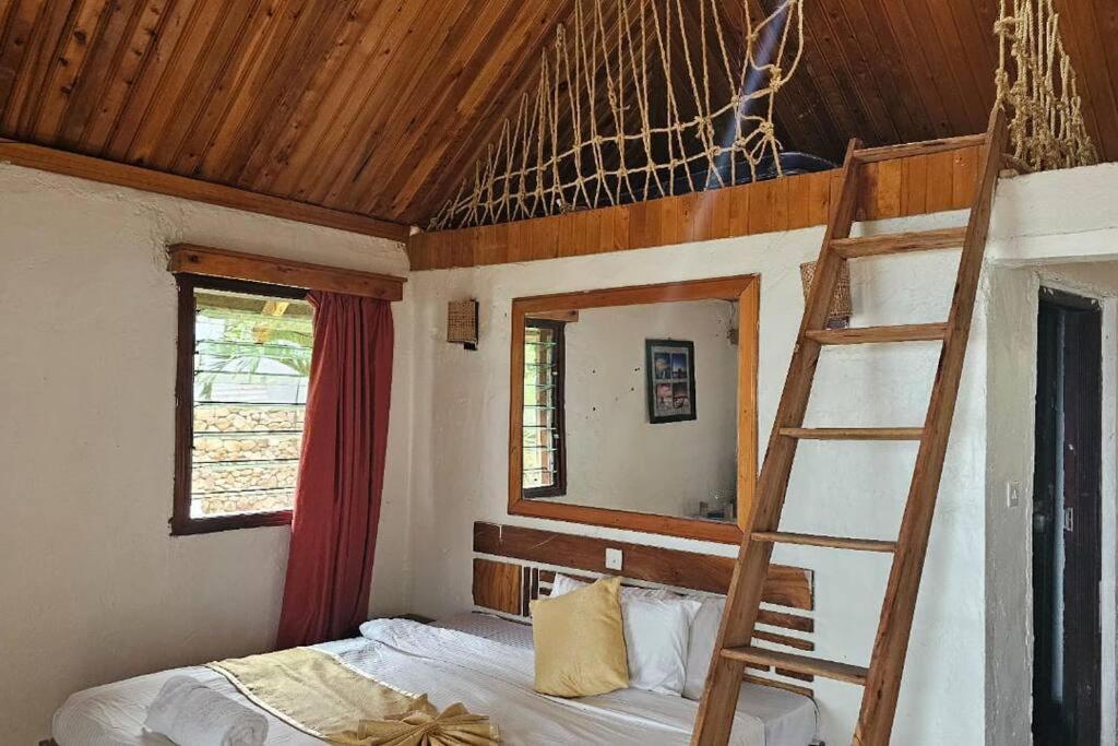 Sweta Takawiri Island Cottage Luaran gambar